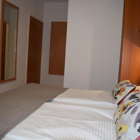 Guest House Tom Малинска Экстерьер фото