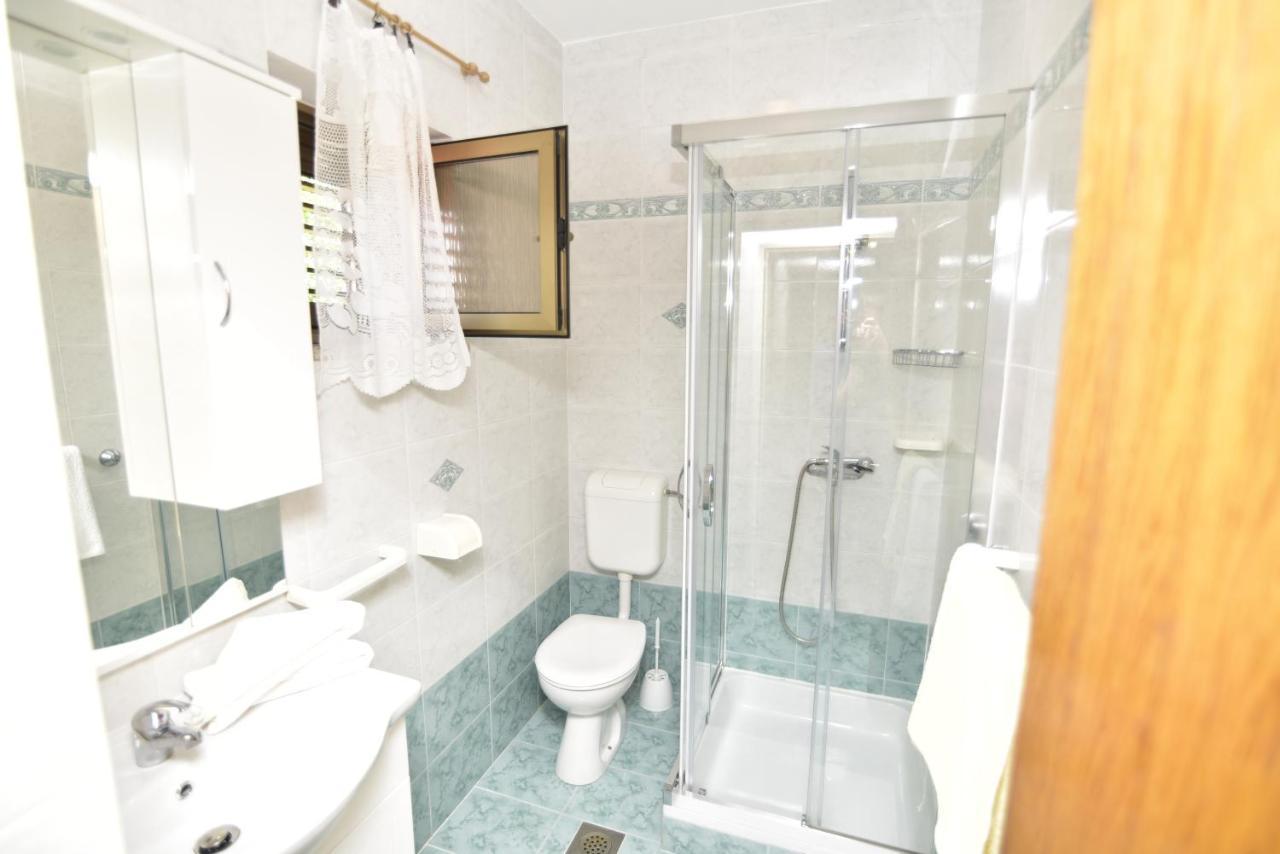 Guest House Tom Малинска Экстерьер фото