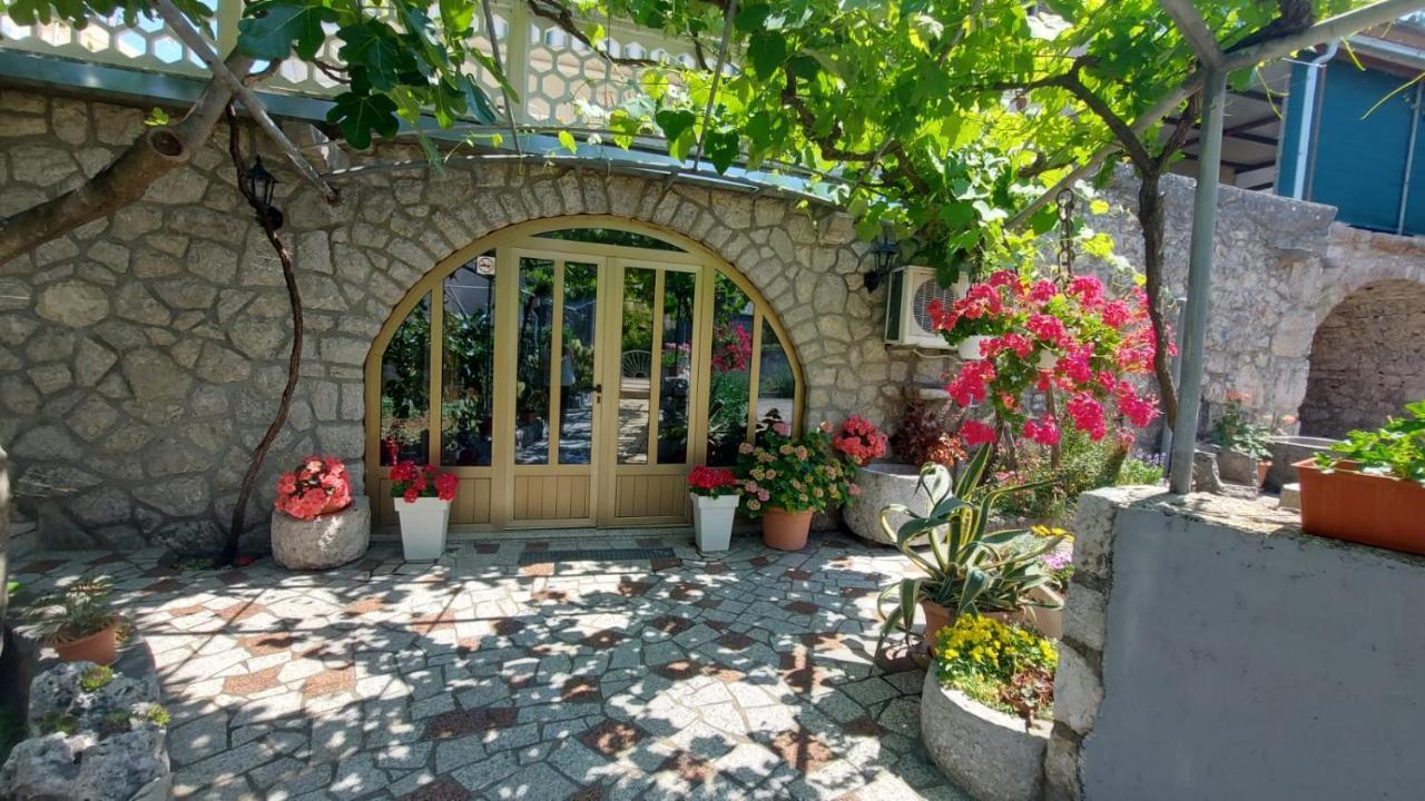 Guest House Tom Малинска Экстерьер фото