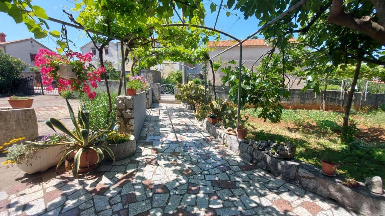 Guest House Tom Малинска Экстерьер фото