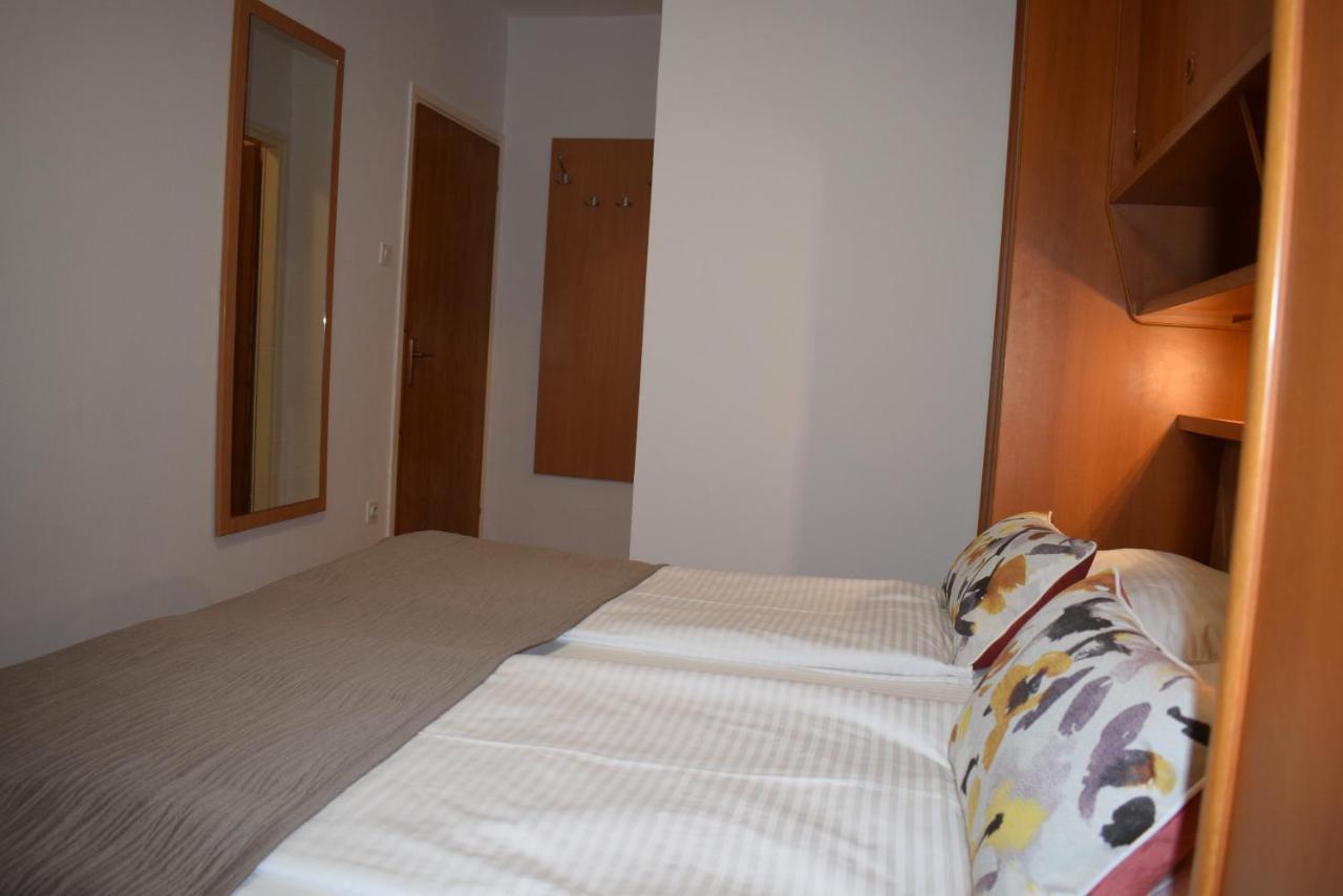Guest House Tom Малинска Экстерьер фото
