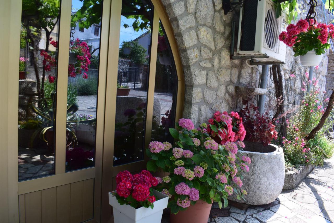 Guest House Tom Малинска Экстерьер фото