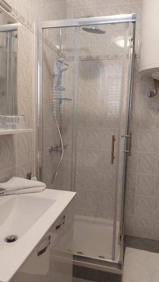Guest House Tom Малинска Экстерьер фото