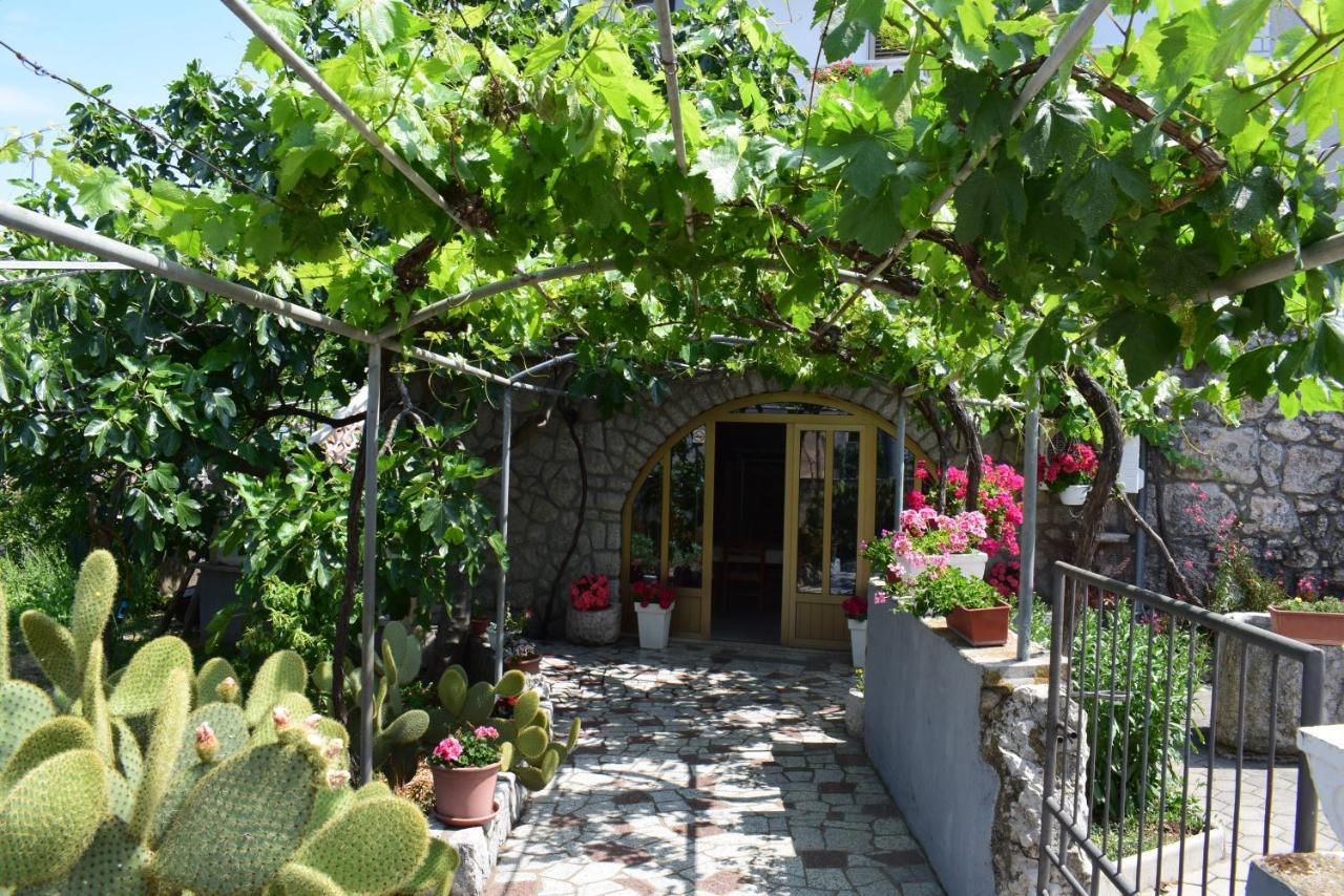 Guest House Tom Малинска Экстерьер фото