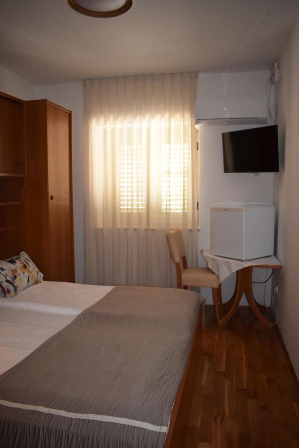 Guest House Tom Малинска Экстерьер фото